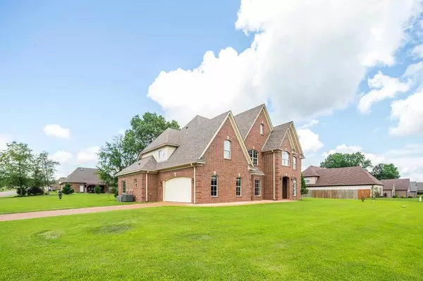 Oakland, TN 38060,685 EAGLE VALLEY DR