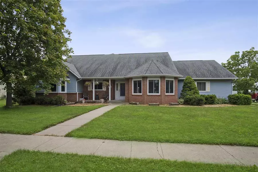 1327 W South St, Stoughton, WI 53589