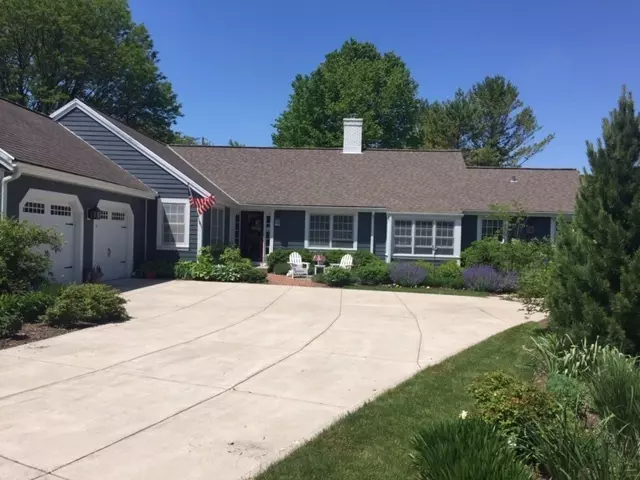 Mequon, WI 53092,3435 W Picardy Ct