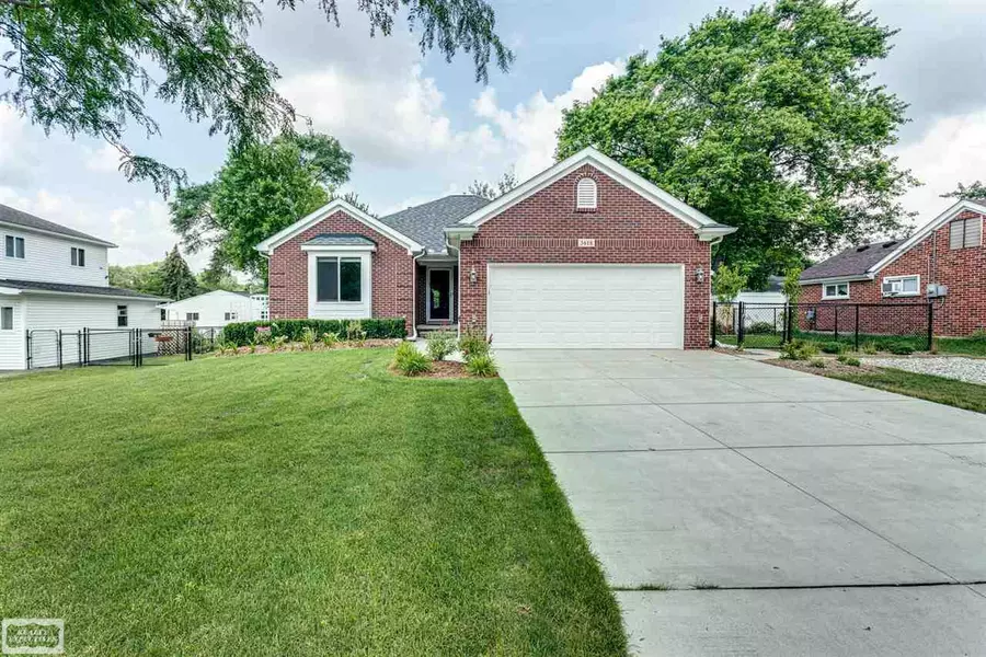 3618 Harrison Ave, Rochester Hills, MI 48307