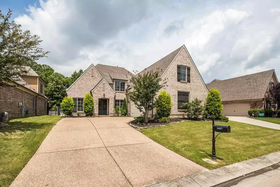 1657 DE HAIG LN, Collierville, TN 38017