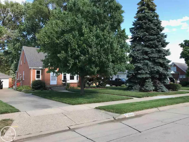 27244 Maple, Roseville, MI 48066