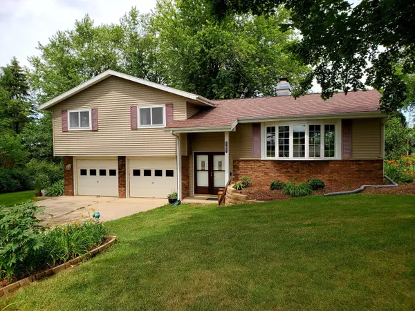 797 Circle Dr, Hustisford, WI 53034