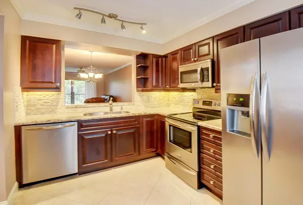 Delray Beach, FL 33484,6149 Pointe Regal CIR 409