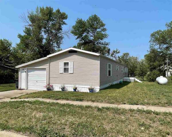 205 Cedar St, Drake, ND 58736