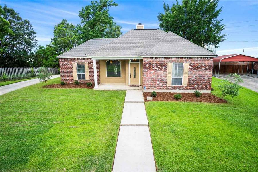 9746 KINGLET DR, Baton Rouge, LA 70809