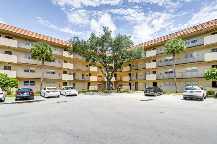 6301 N Falls Cir DR #208, Lauderhill, FL 33319