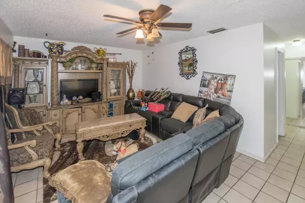 Lake Worth Beach, FL 33460,1415 Lake AVE 5