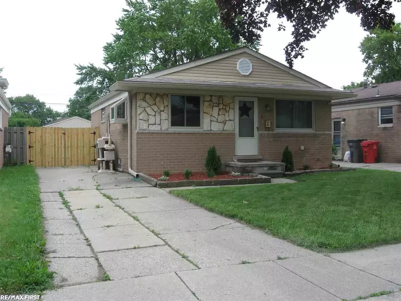 19614 Williamson, Clinton Township, MI 48035