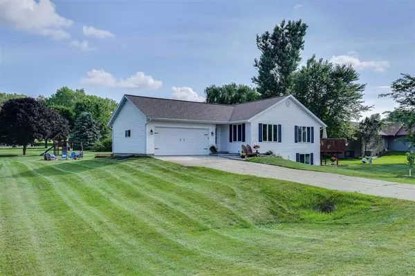 W9233 Prospect Dr, Lodi, WI 53555