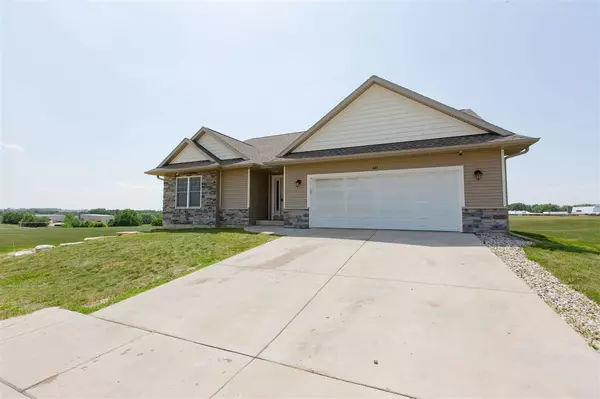 889 Fairfield Dr, Platteville, WI 53818