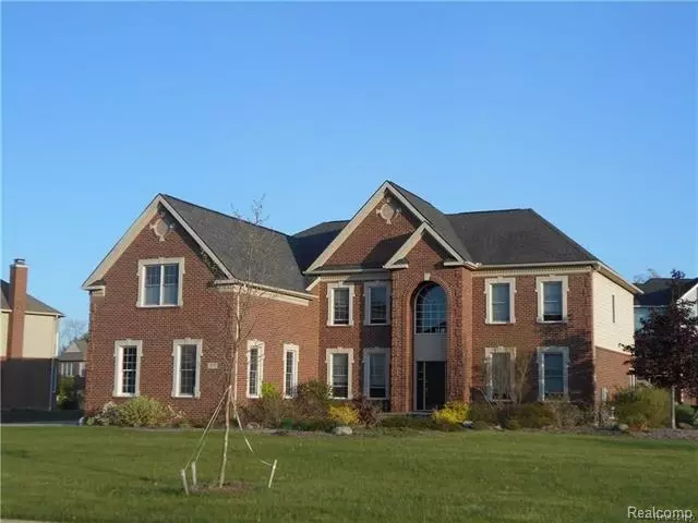 3777 S Century Oak CIR, Oakland Twp, MI 48363