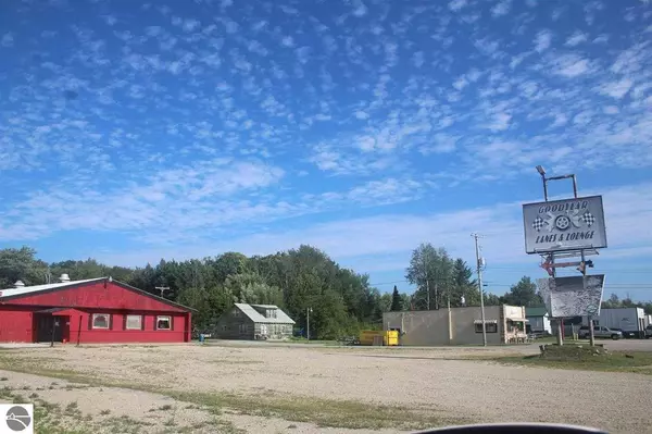 8989 W Houghton Lake Drive, Houghton Lake, MI 48629