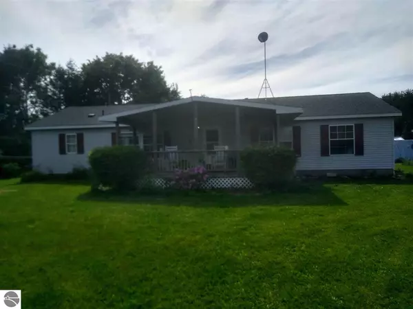 10486 S Leaton Road, Shepherd, MI 48883