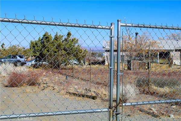 Pinon Hills, CA 92372,3174 White Fox