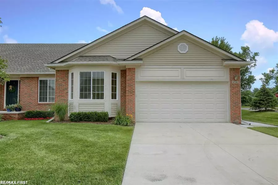 47380 Mariner's Pte, Chesterfield Twp, MI 48051