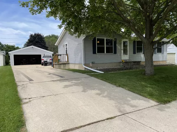 44 N Royal Ave, Fond Du Lac, WI 54935