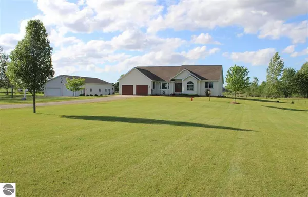 215 E Blanchard Road, Shepherd, MI 48883