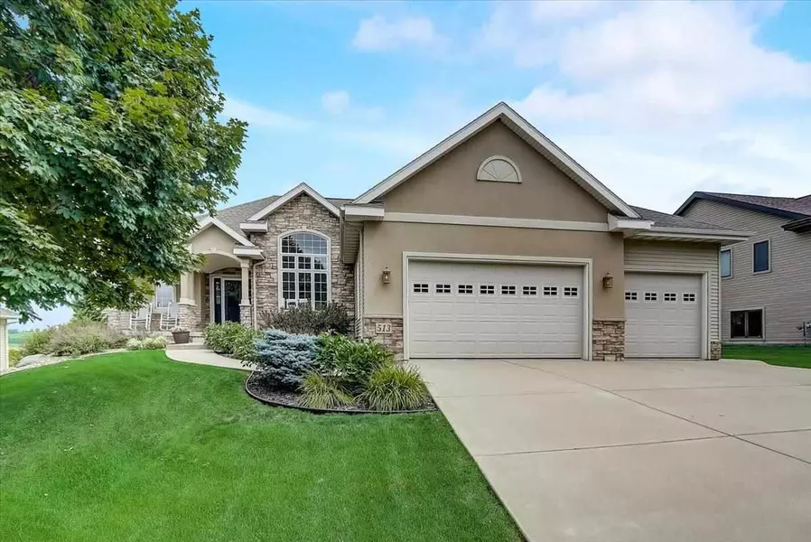 513 Skyview Dr, Waunakee, WI 53597