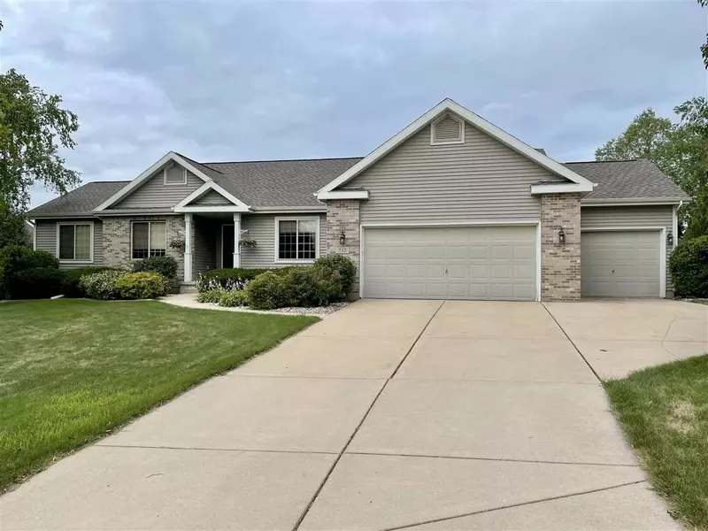 512 Island Dr, Deforest, WI 53532