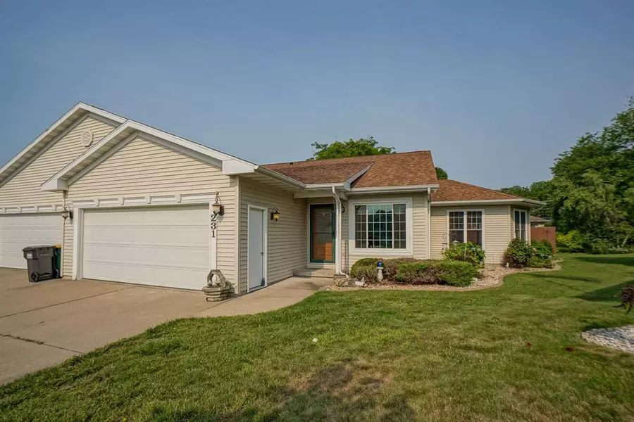 231 Sunset Ct, Deerfield, WI 53531