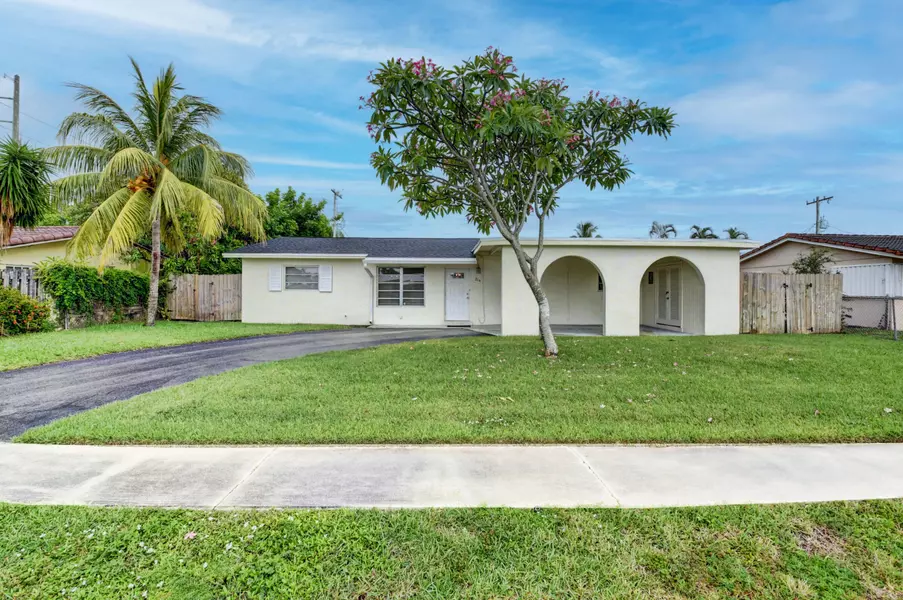 214 SW 3rd ST, Boca Raton, FL 33432