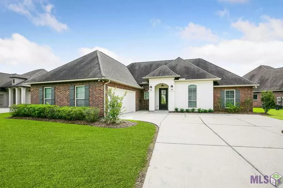 8008 GLACIER BAY DR, Denham Springs, LA 70726