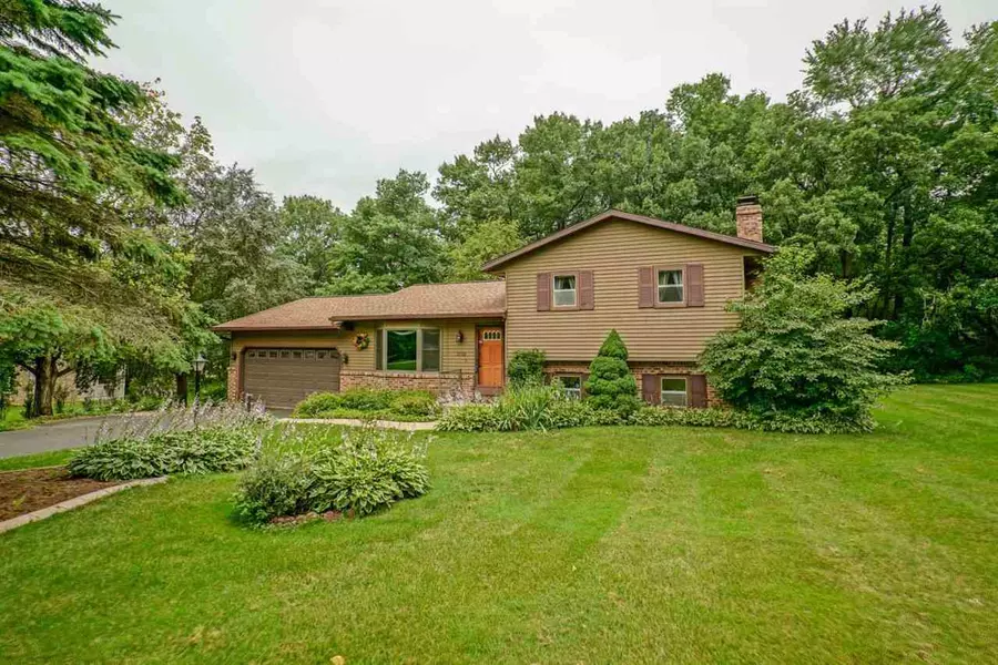 3758 Sunny Wood Dr, Deforest, WI 53532