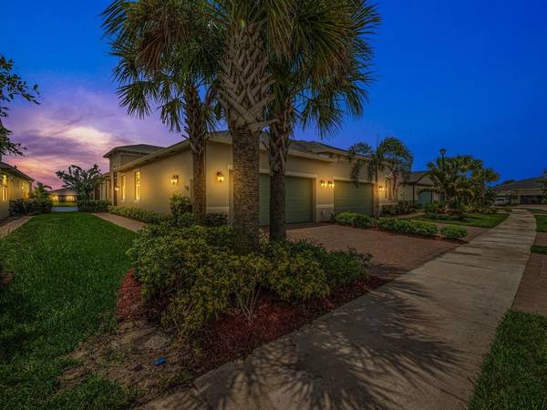 11090 SW Sunrise Lake DR, Port Saint Lucie, FL 34987