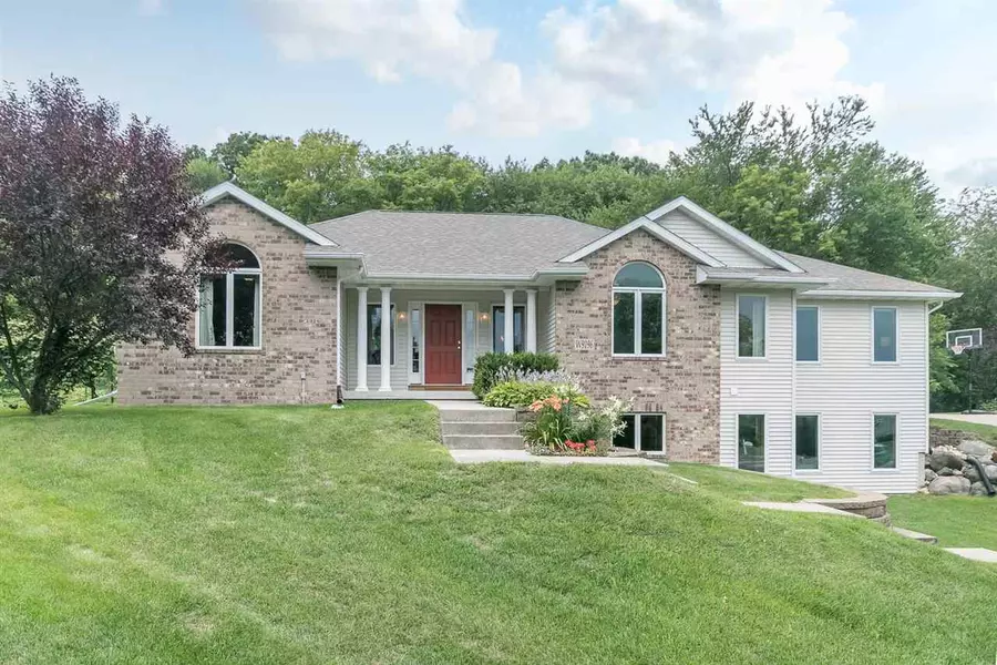 W9196 Hidden Valley Pl, Cambridge, WI 53523-9047