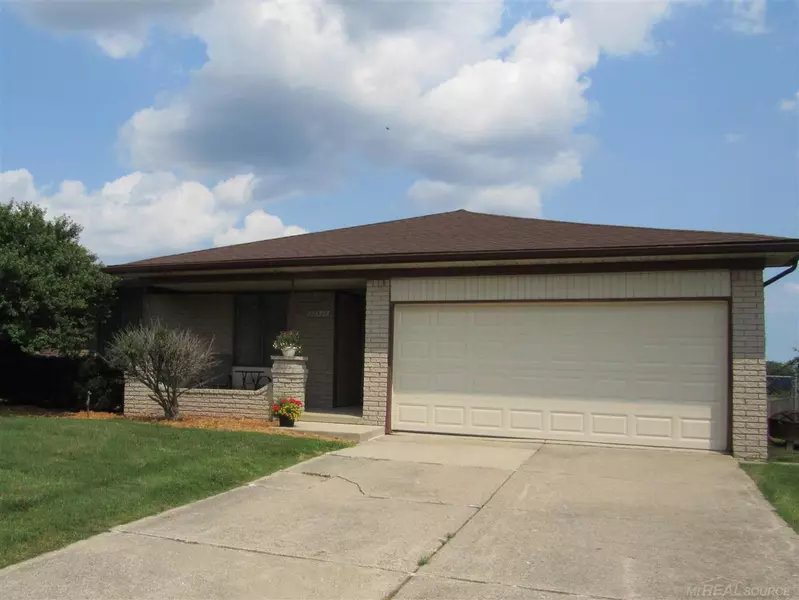 45570 Plum Grove Rd, Macomb Twp, MI 48044