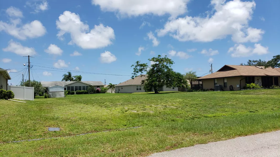 433 SW Eyerly AVE, Port Saint Lucie, FL 34983