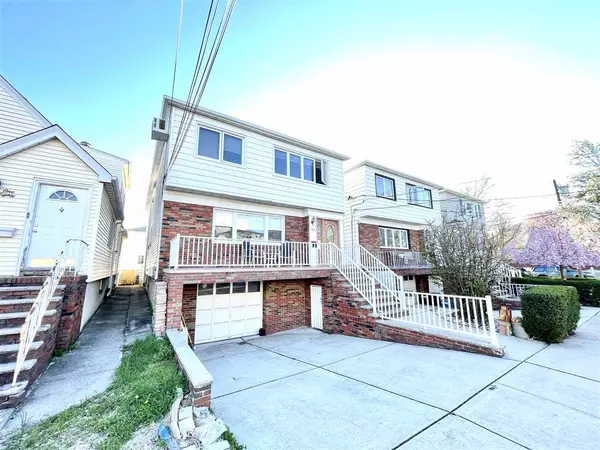 182 WEST 32ND ST, Bayonne, NJ 07002