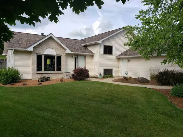 120 Sanctuary Ct, Johnson Creek, WI 53038-9664