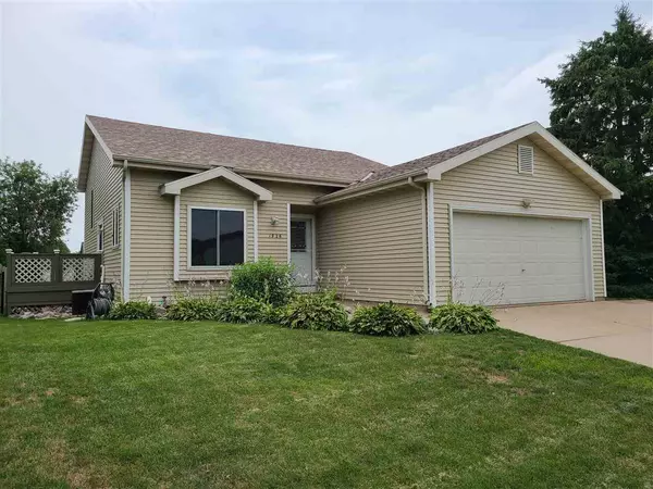 1926 ANHALT DR, Madison, WI 53704-2153