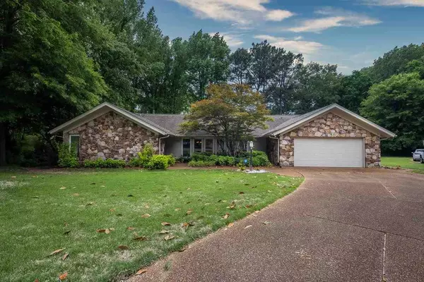 7207 CEDAR LANE LN, Germantown, TN 38138