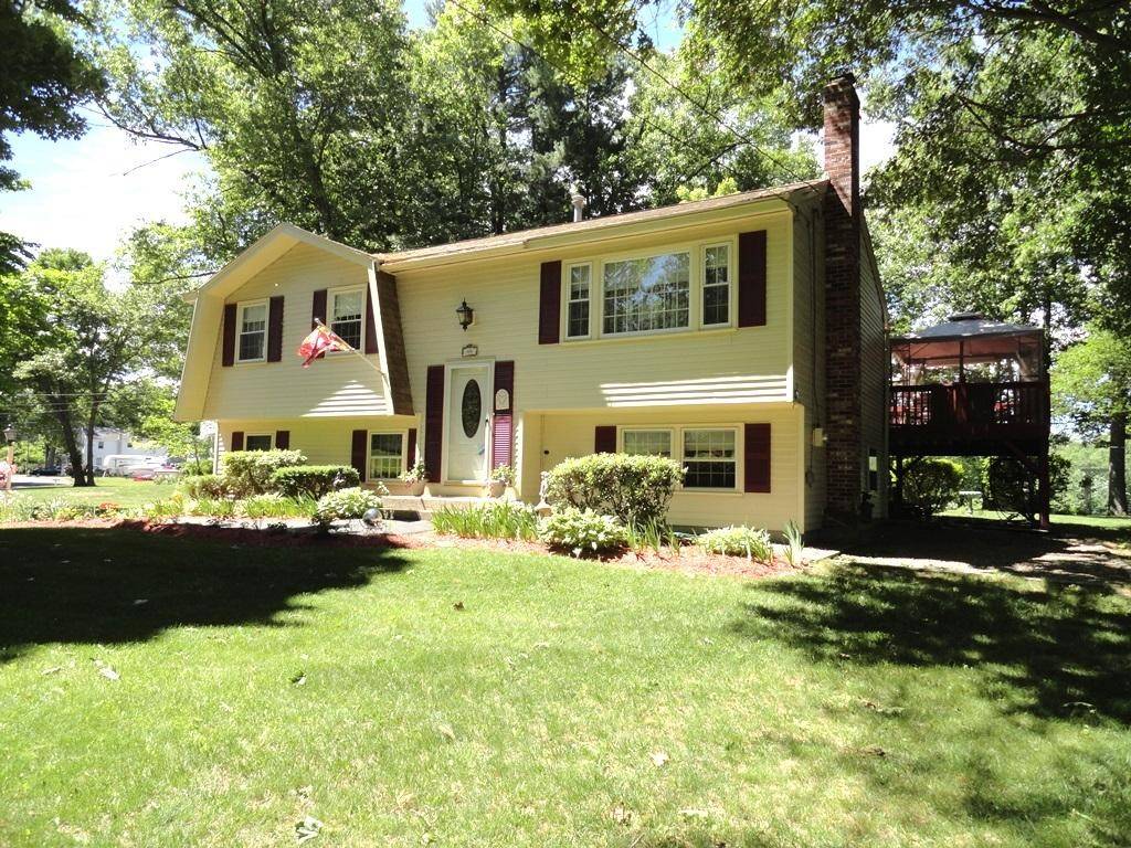 Hudson, NH 03051,8 Watersedge DR