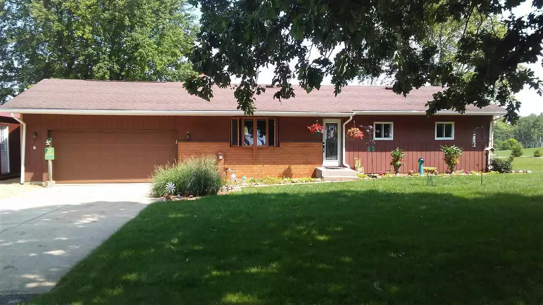 402 Schwantz Rd, Pardeeville, WI 53954