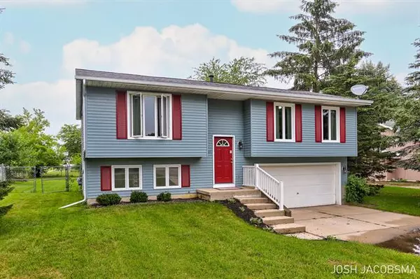 285 W Pine Street, Cedar Springs, MI 49319