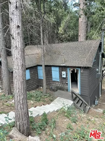 Crestline, CA 92325,476 Redwood Dr