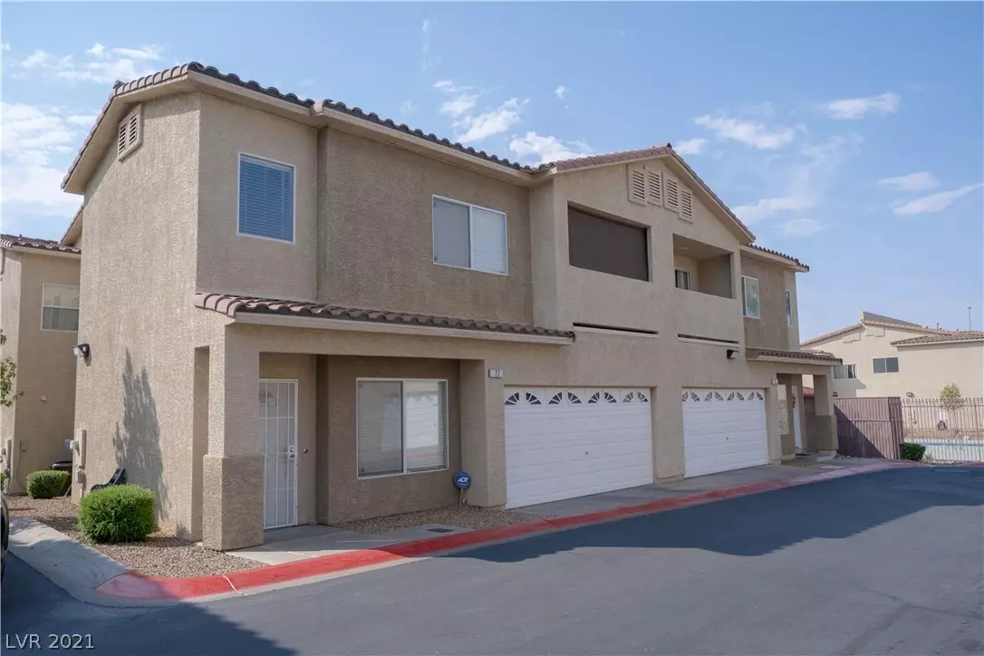 Henderson, NV 89012,77 Falcon Feather Way