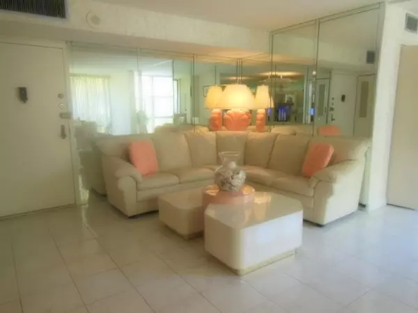 Sunny Isles Beach, FL 33160,17011 N Bay Road ,114