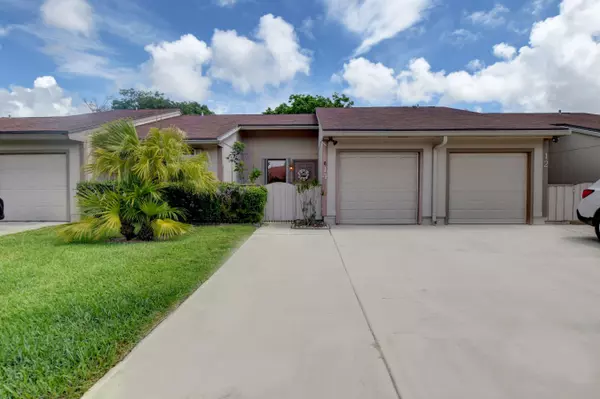 14 Walcott DR, Boynton Beach, FL 33426