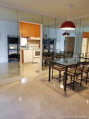 Sunny Isles Beach, FL 33160,16919 N Bay Rd #819