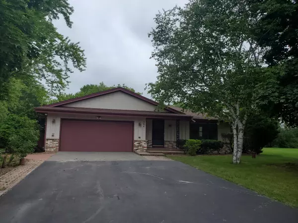 264 S Sumac Ct, Summit, WI 53066