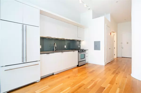 Jc Journal Square, NJ 07306,50 DEY ST  #556