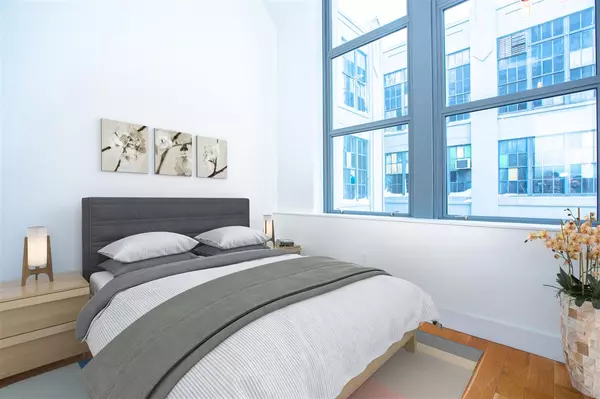 Jc Journal Square, NJ 07306,50 DEY ST  #556