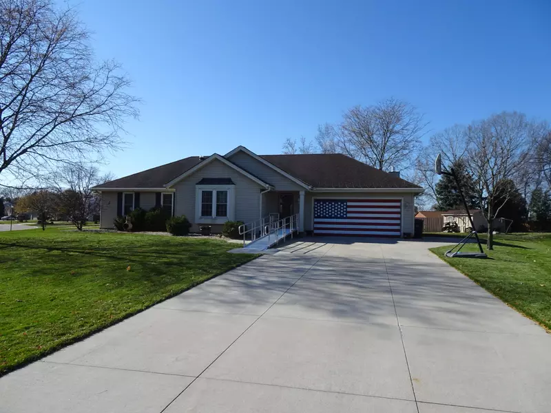 W227N2677 Aspenwood Ln, Pewaukee, WI 53186