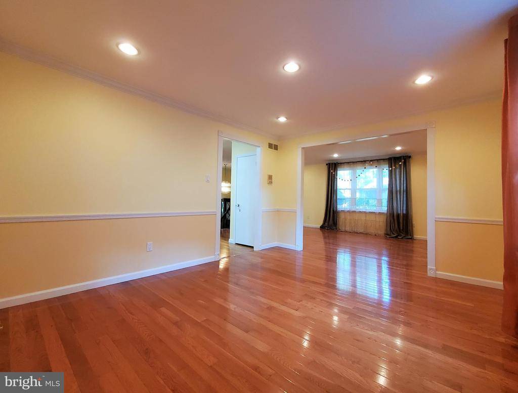 Feasterville Trevose, PA 19053,734 BRIDGEVIEW RD