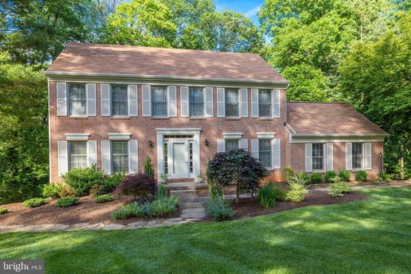 Oakton, VA 22124,10858 MEADOW POND LN